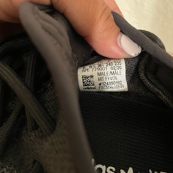 Adidas Yeezy boost - Picture 3 of 11